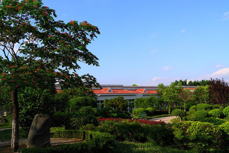 章丘市日月潭養老中心